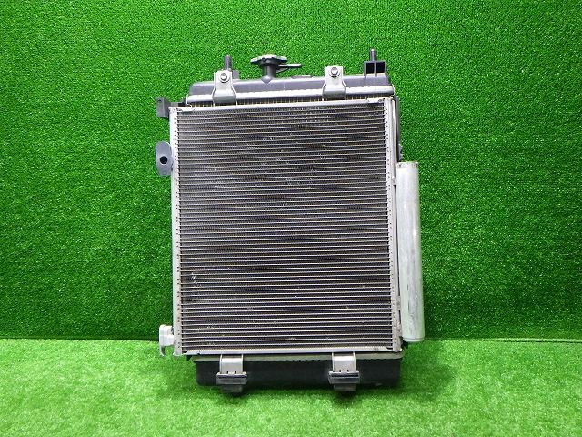 ムーヴキャンバス　純正　ラジエター　コンデンサー　LA810S　168000-1770　電動ファン　ダイハツ　251021005