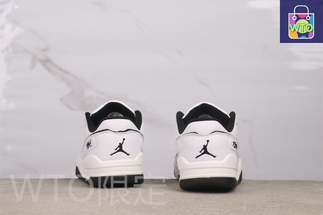 ホワイトブラック White