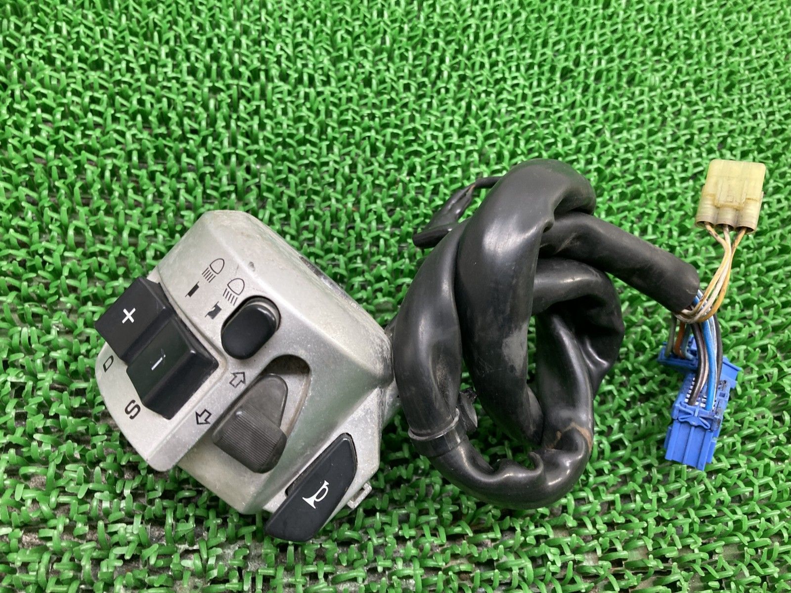 フォルツァ ハンドルスイッチ 左 ホンダ 純正 中古 バイク 部品 MF08 