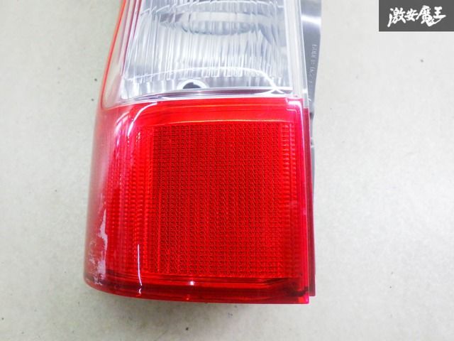 S403M タウンエース 純正 テールランプ 左 KOITO 220-8J009 S403M タウンエース 純正 テールランプ 左 KOITO 220-8J009