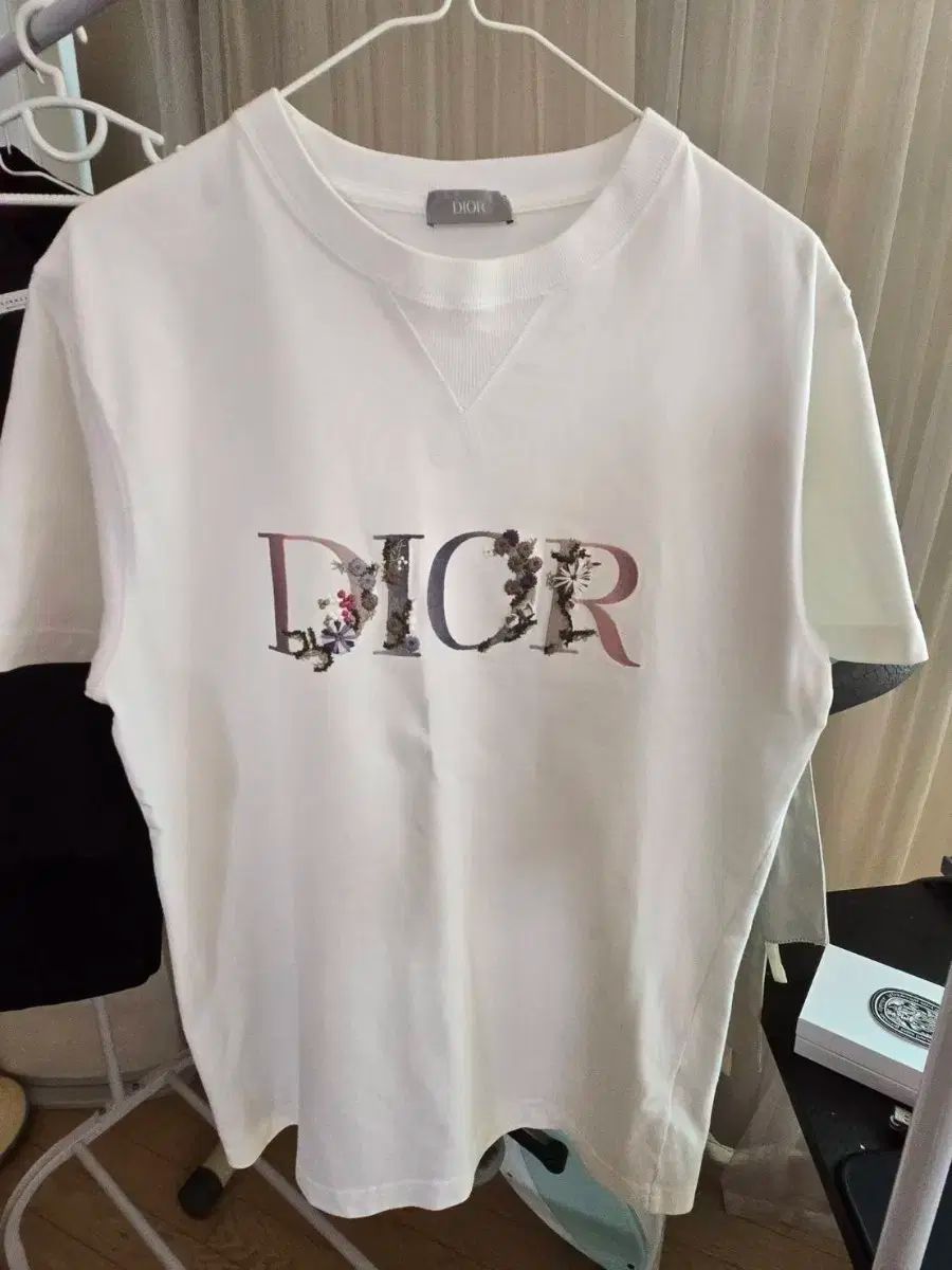 DIOR(ディオール) フラワー ロゴ 半袖 Tシャツ 白 - メルカリ