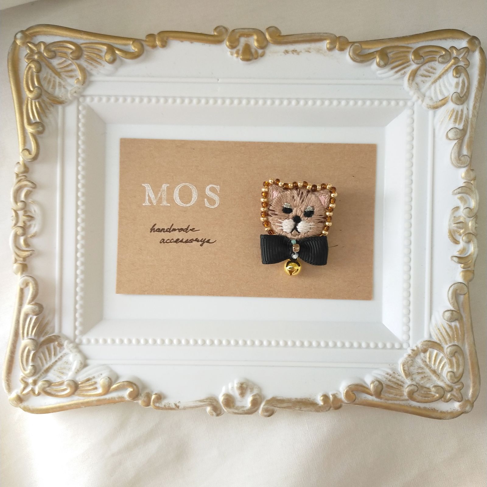 猫さんฅ•ω•ฅ 手刺繍ブローチ - メルカリ 