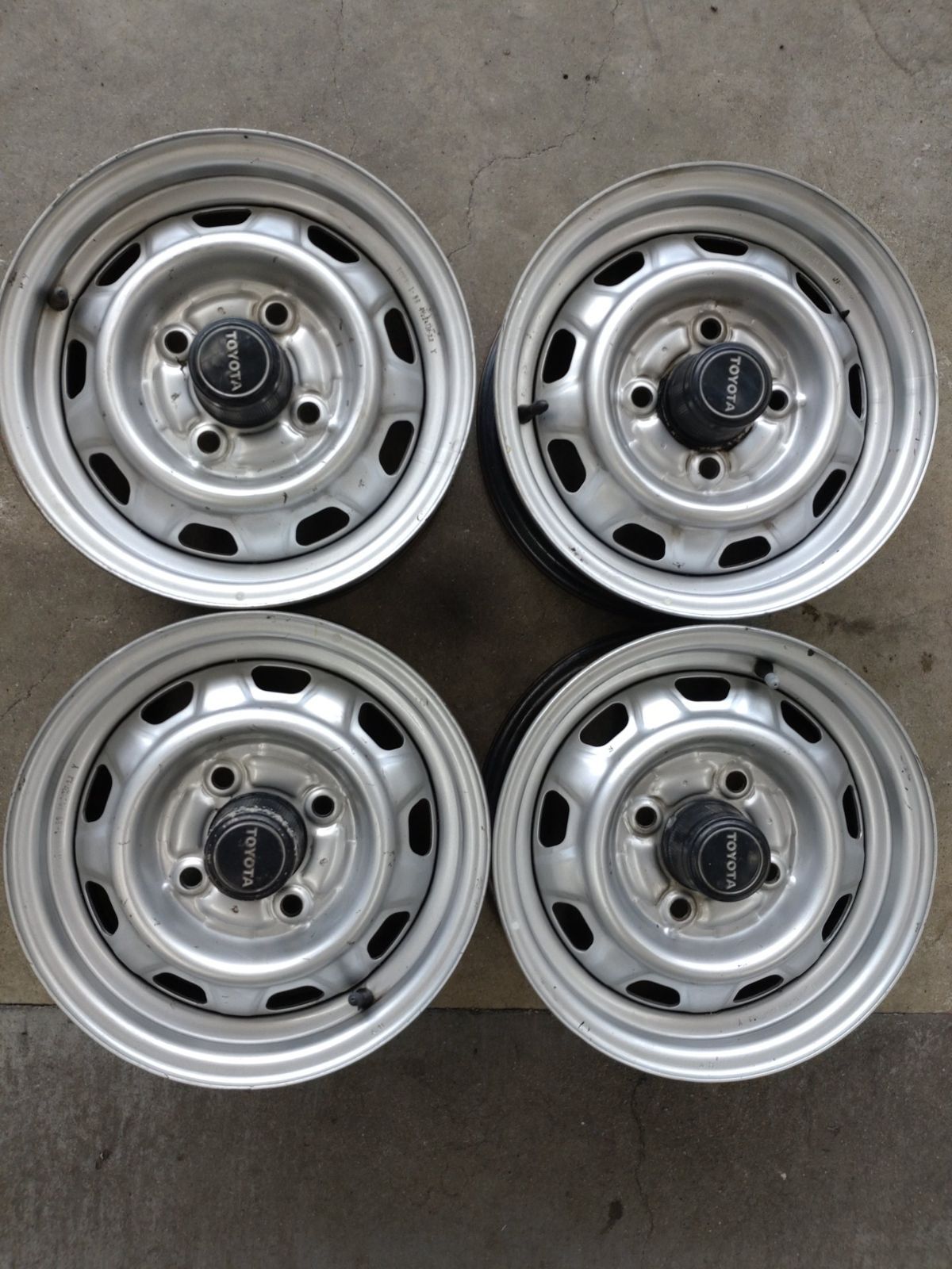 トヨタ TOYOTA 鉄ホイール スチールホイール 13インチ 13×4.5J OFF PCD 114.3-4H ハブ径 約60mm ４本セット