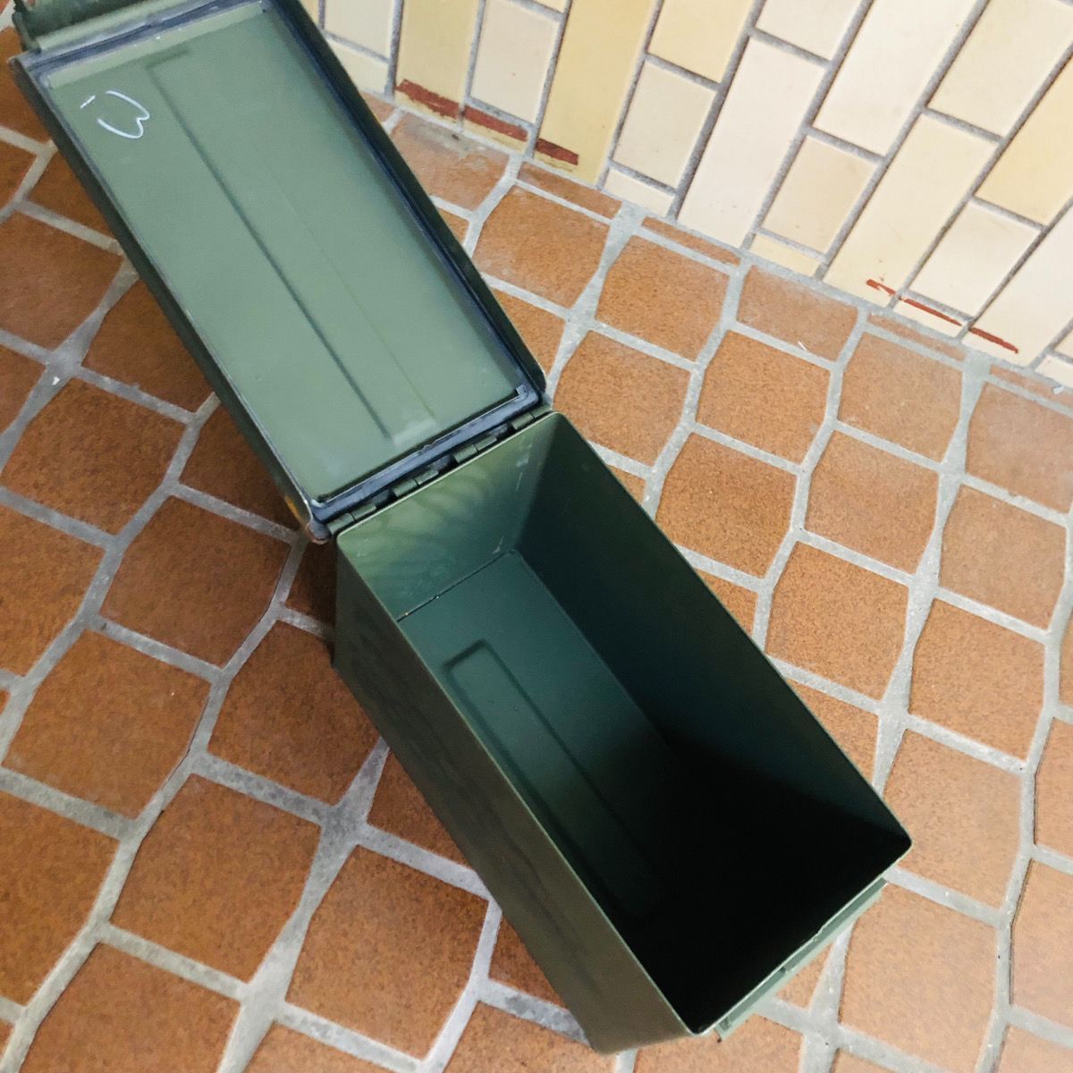 弾薬箱アンモボックスAMMOBOX 米軍払い下げ品の本物 サバゲーアウトドアに Amazon.co.jp: WinJapan 弾薬箱 アンモボックス 工具箱