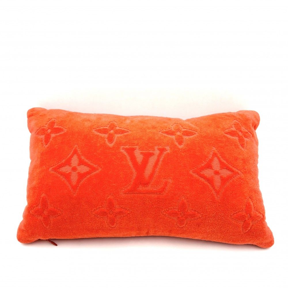 LOUIS VUITTON (ルイヴィトン) クッション M78477 プティ クッション・LV バケーション S00｜ルイ・ヴィトン 公式