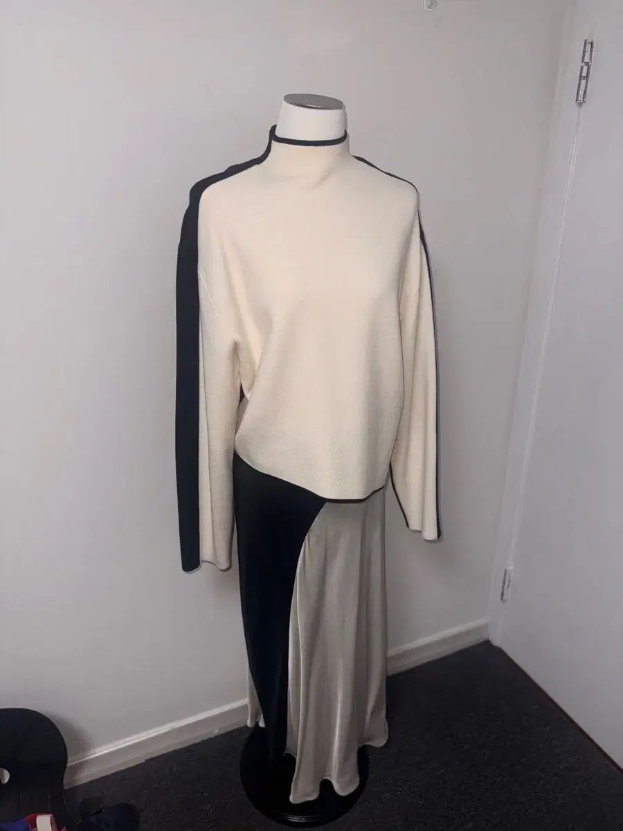 - Other Stories アンドアザーストーリーズ アシンメトリー セットアップ