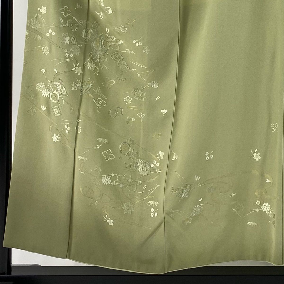 付下げ 身丈155.5cm 裄丈62cm S 袷 コシノアヤコ 落款 宝尽くし 吹き寄せ 刺繍 金糸 抹茶色 正絹