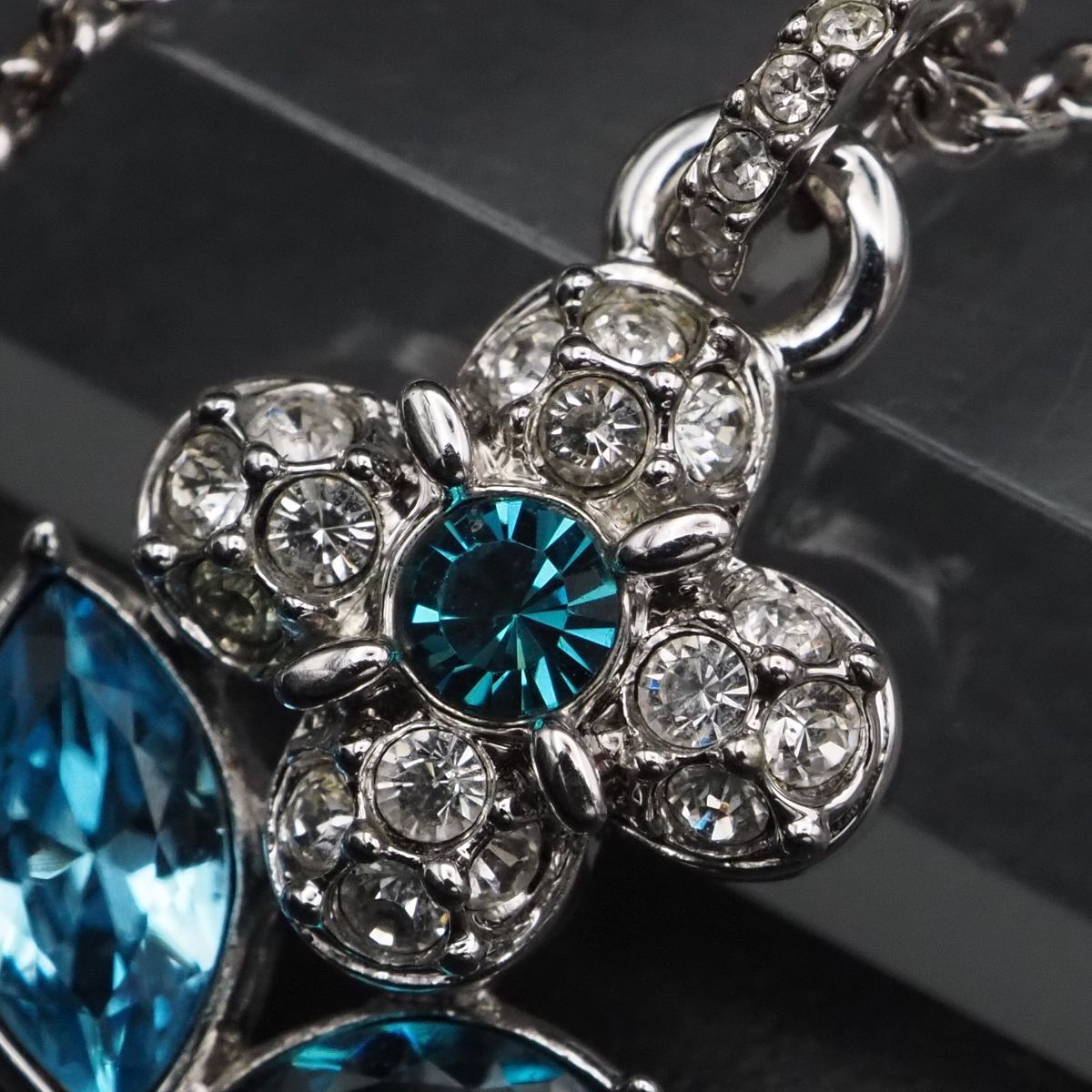 SWAROVSKI スワロフスキー フラワー ネックレス ラインストーン SLV SWAROVSKI スワロフスキー フラワー ネックレス ラインストーン SLV
