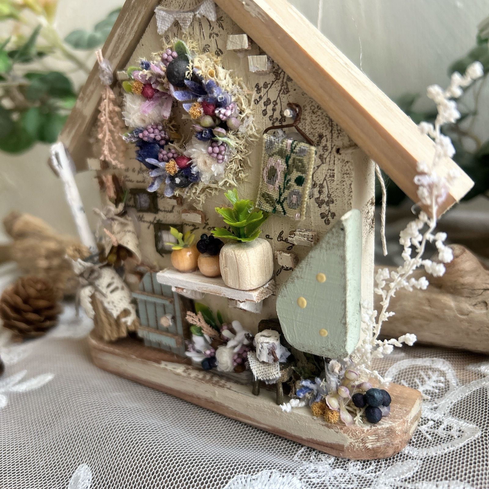 No.195 木製 リース付き木のおうち 木の実 インテリア雑貨