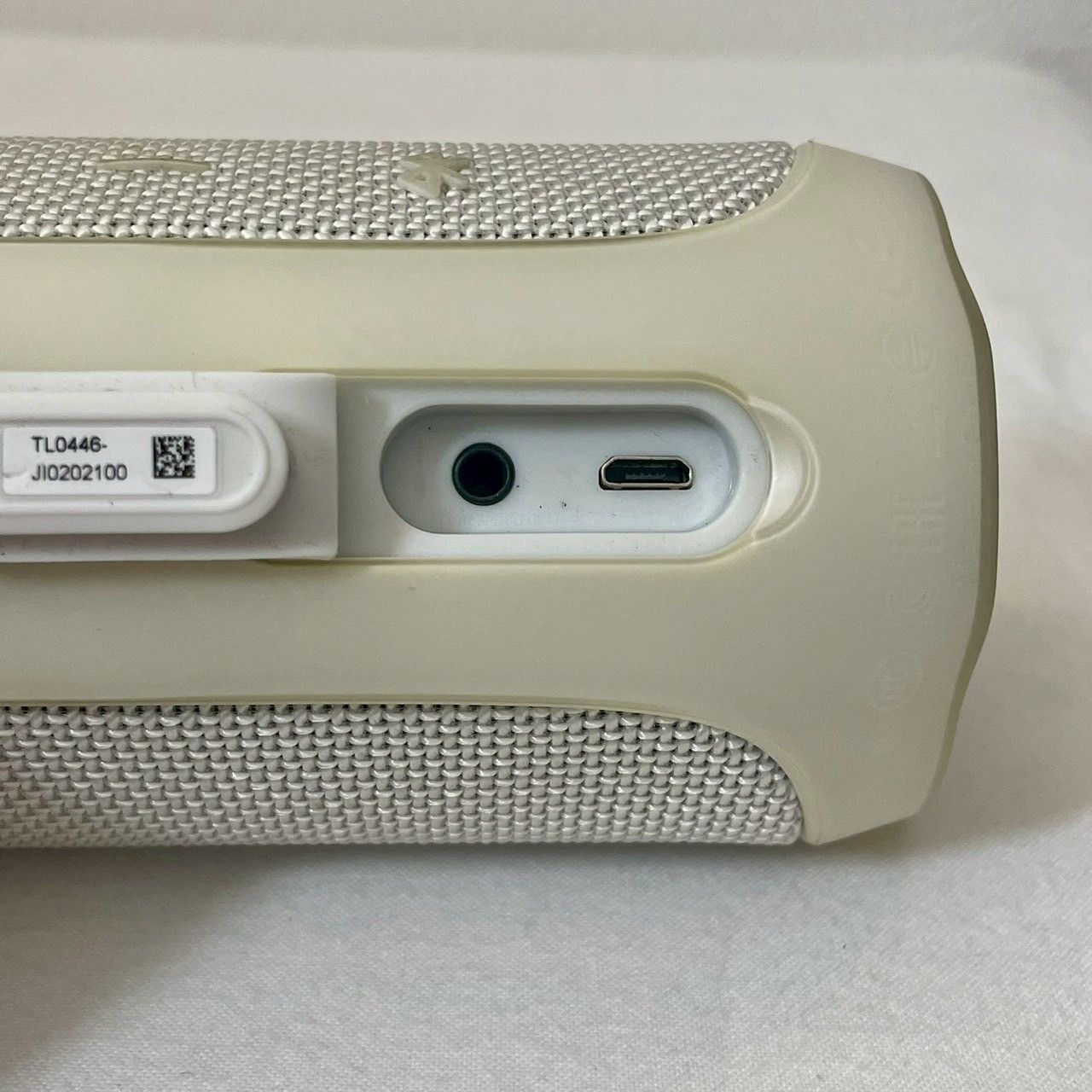 【箱付き】JBL FLIP4 ワイヤレススピーカー　ホワイト JBL Flip 4(フリップ4) : JBL/Bluetoothスピーカー,ワイヤレス
