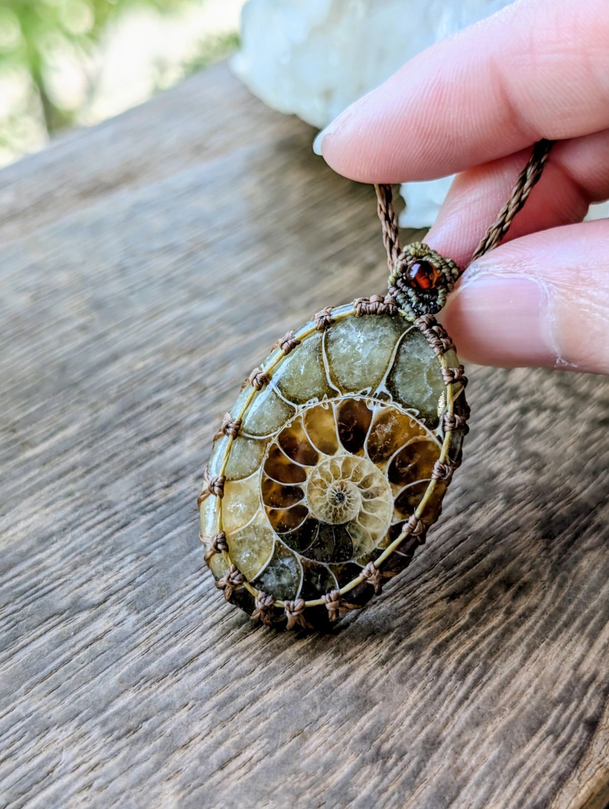 ☆アンティークカラー☆アンモナイト・化石☆マクラメ編みネックレス