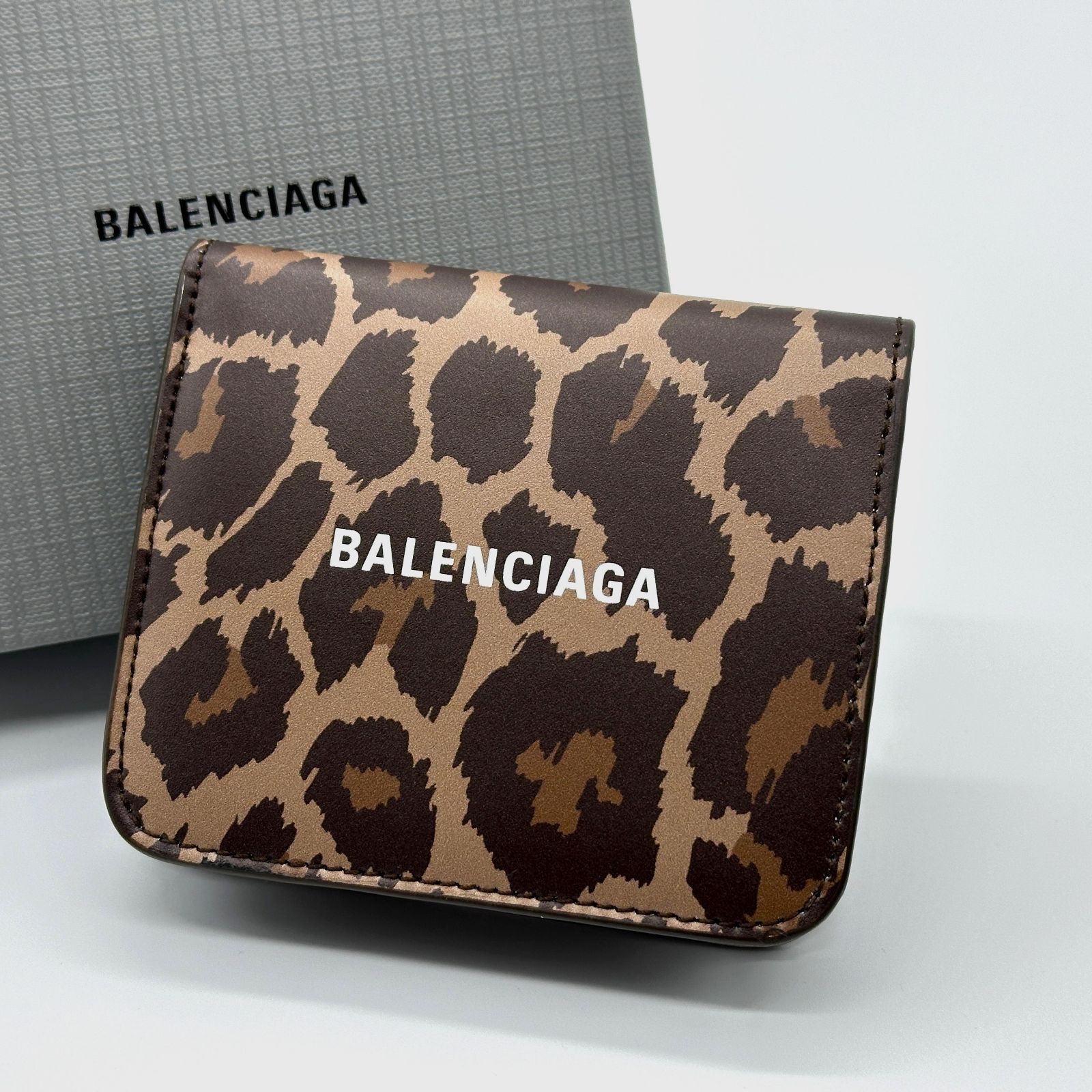 BALENCIAGA バレンシアガ CASH 二つ折り財布 ヒョウ柄 ブラウン 594216 2AALK 2290 折り 財布 レディース メンズ ユニセックス ロゴ レザー ギフトラッピング無料