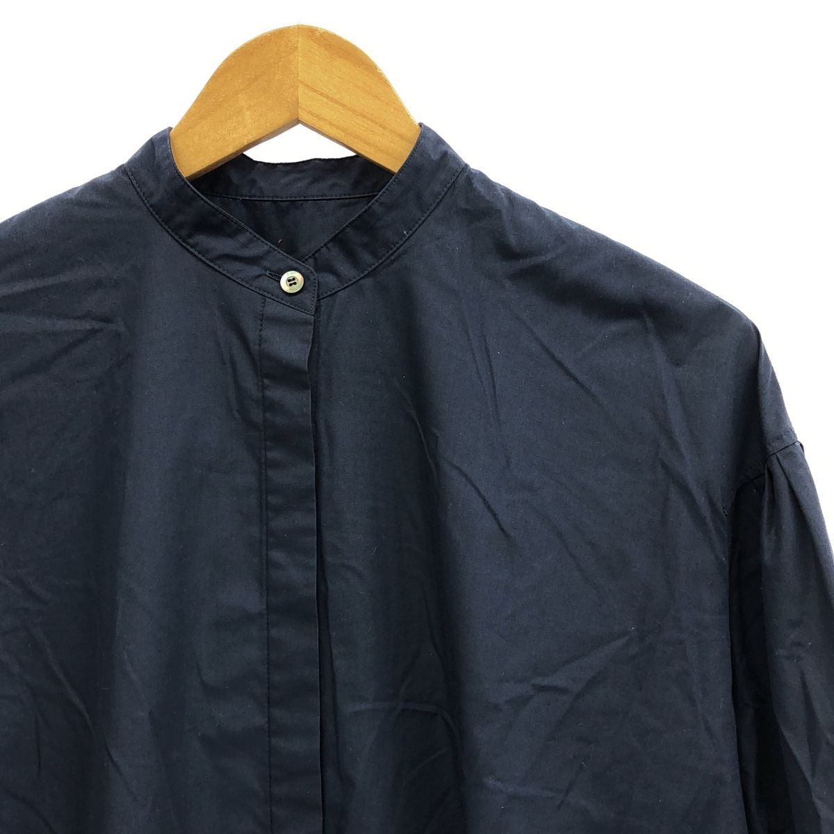 ルフィル　ライトタイプライターギャザーブラウス　ネイビー タイプライターギャザーブラウス（シャツ/ブラウス）｜LE PHIL