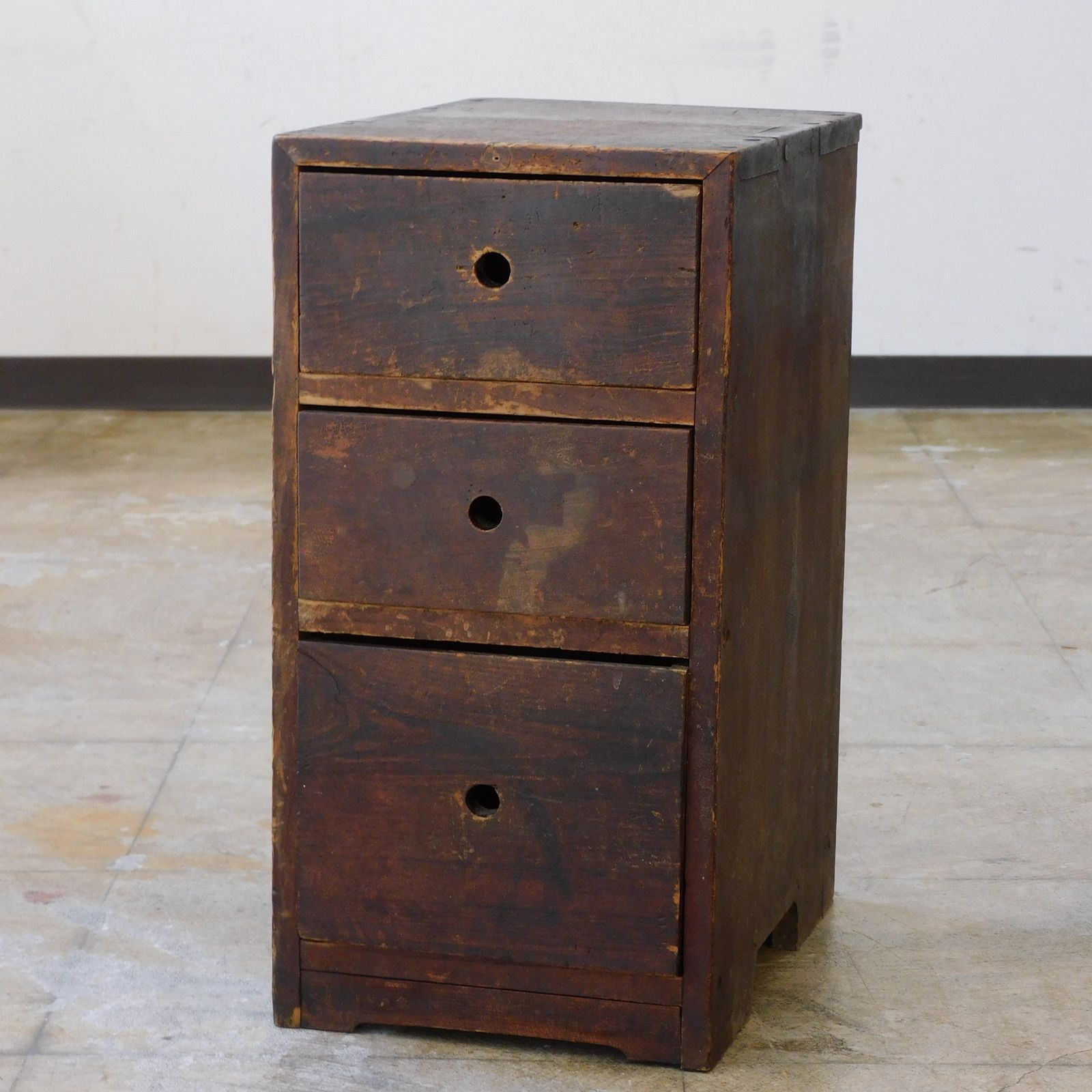 古く味のある木製の引き出し5杯 チェスト 古く味のある木製の引き出し5