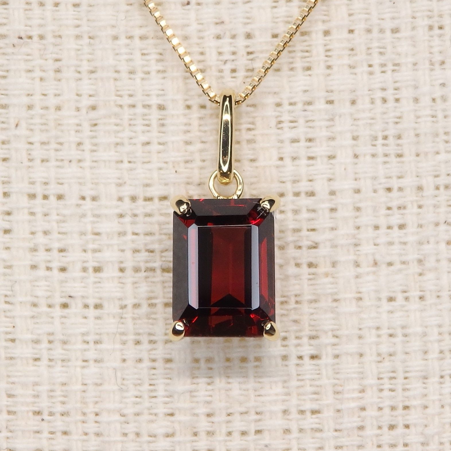 K18WGガーネットペンダントトップ2.317ct