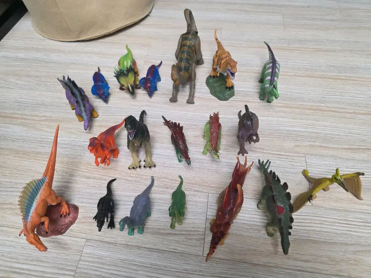 恐竜フィギュア 108種