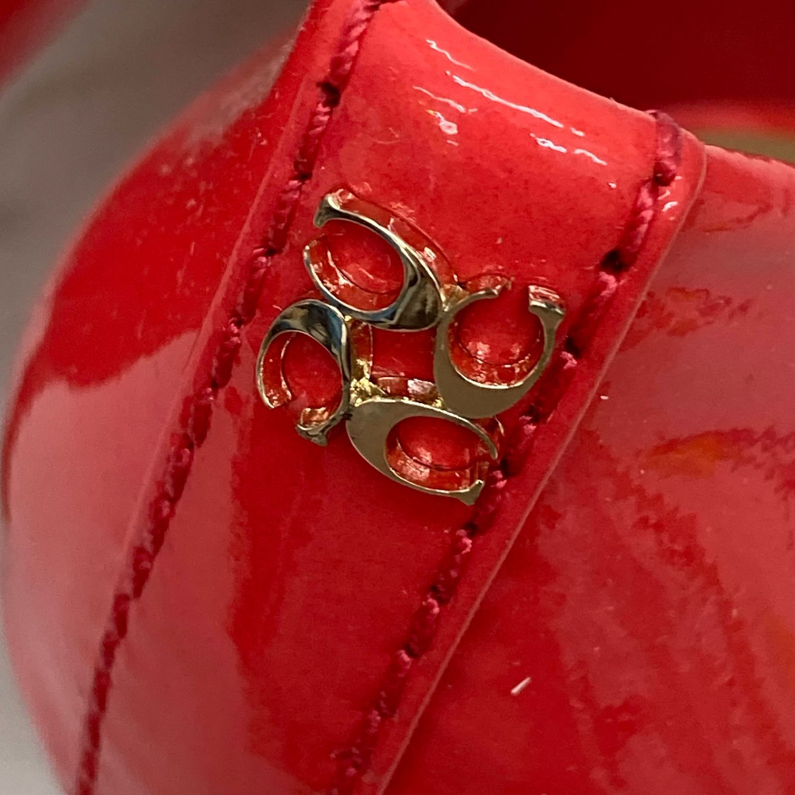 03m0569 【箱付き美品】COACH コーチ NALA ITL PATENT パテント
