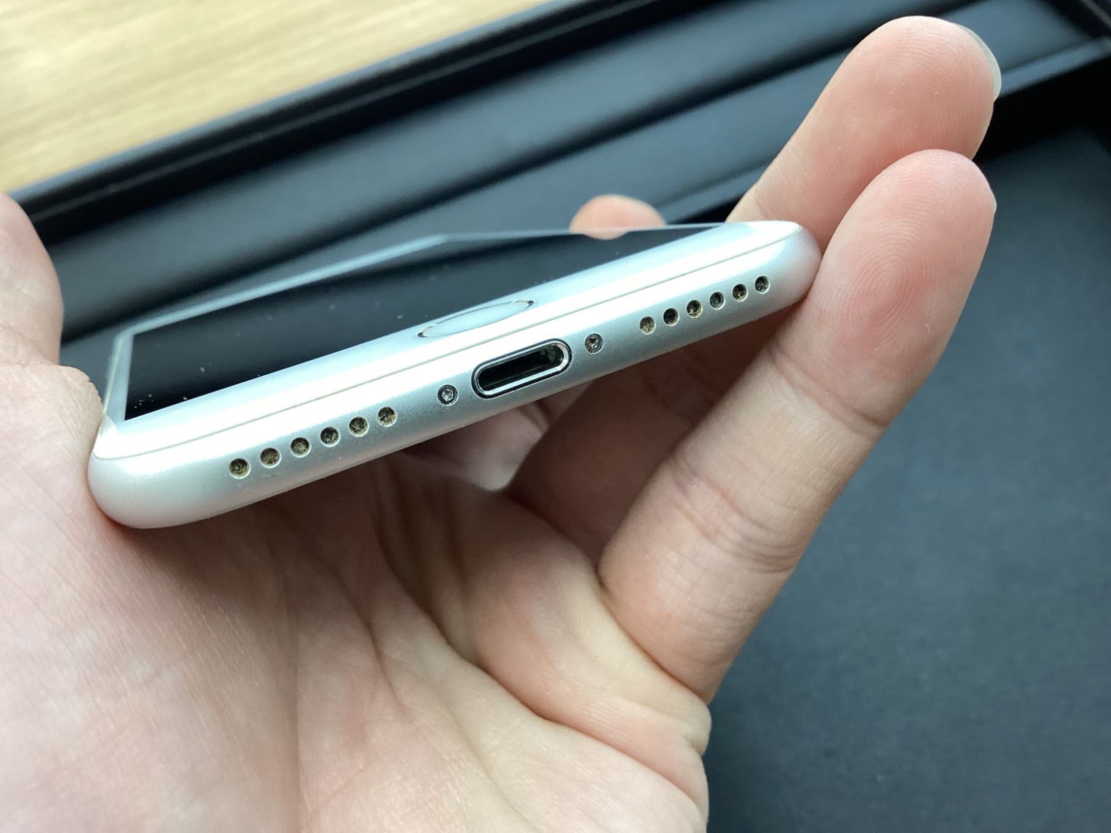 O335 Apple iPhone8 本体 64GB SIMロック解除済み・初期化済み