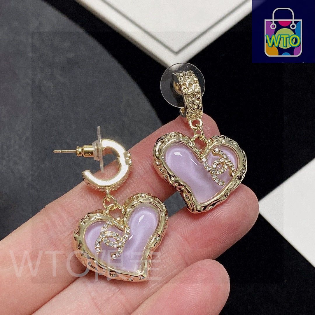 【追跡付】ちょっぴり大きめ♡ダブルなハートCCピアス クローバー&ハート♡】CHANEL ピアス ココマーク