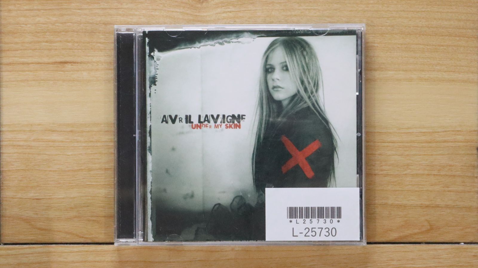アヴリル・ラヴィーン サイン入りCD ｸﾞﾚｲﾃｽﾄ・ﾋｯﾂ【通常盤】・ｱｳﾞﾘﾙ・ﾗｳﾞｨｰﾝ | Sony Music Shop・CD