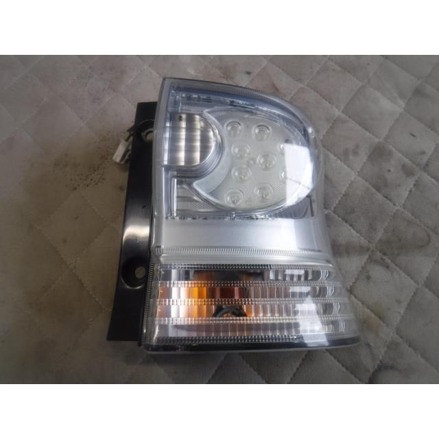 タント DBA-L385S 右テールランプ
