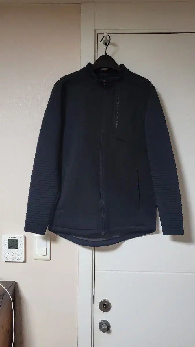 【雷市場（ポンジャン）商品韓国直送】 UNDER ARMOUR(アンダーアーマー) コールドギア ジャケット L