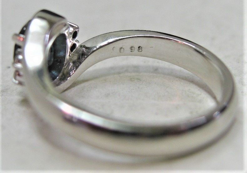 Pt900プラチナ リング指輪 サファイヤ0.98ct ダイヤ4ヶ入0.06ct - メルカリ