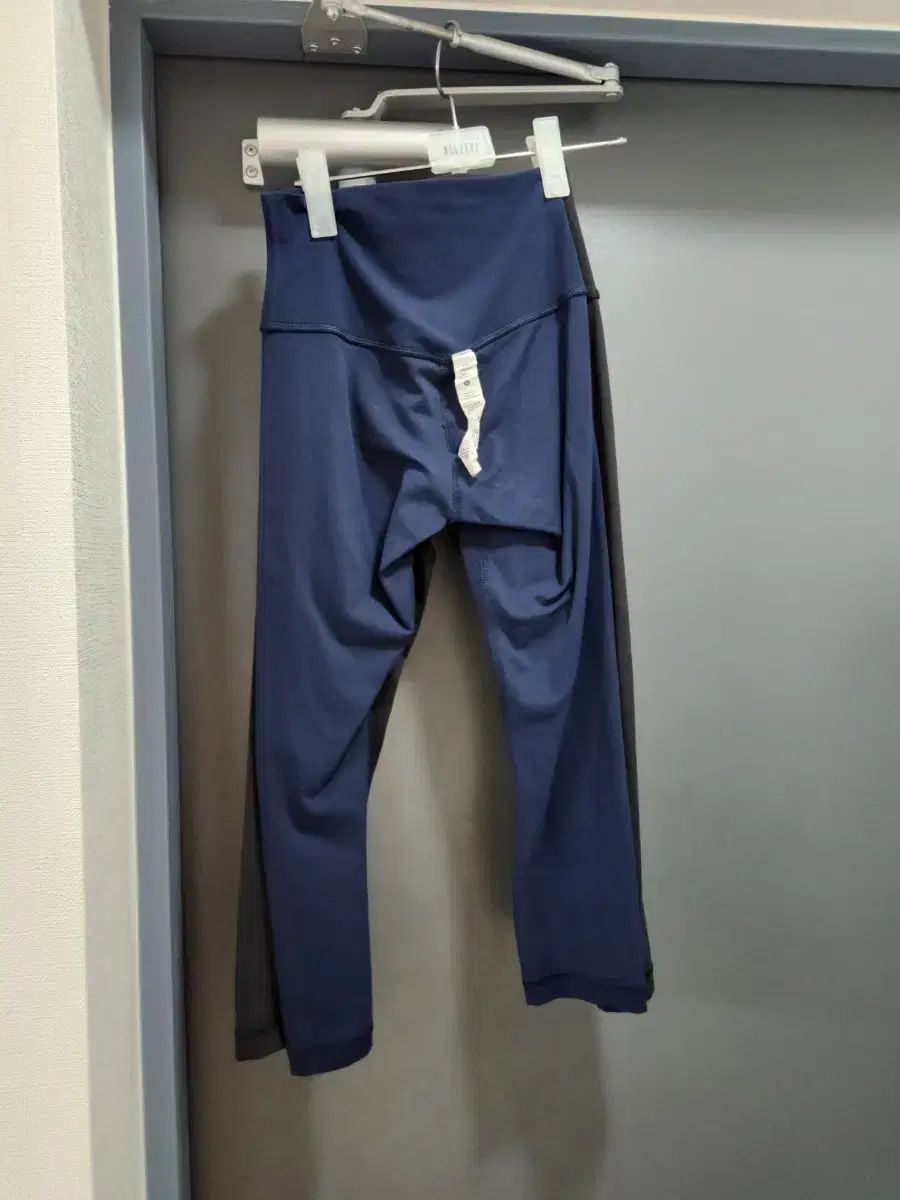 ブルーレモン 位置合わせ ハイウエスト クロップド 20 インチ s サイズ