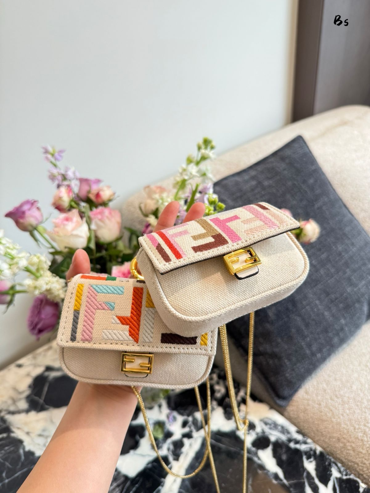 FENDI カラフル ミニ バゲット - 10cm チャームサイズ |
