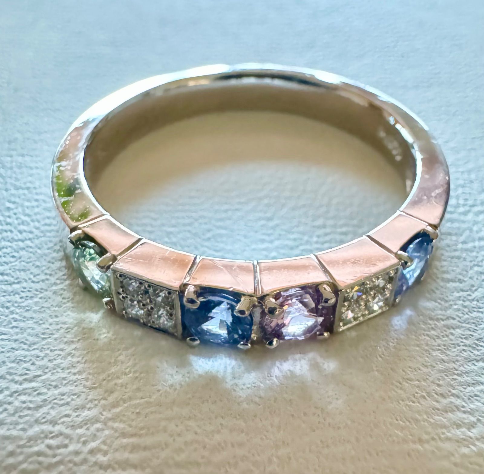 ヴァンドーム青山◇Pt950*13号*マルチカラーストーンプラチナリング