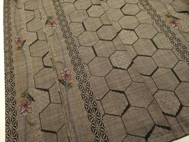 平和屋着物●本場大島紬　7マルキ　古代染色純泥染　亀甲草花間道　徳絹織物謹製　証紙付き　正絹　逸品　未使用　DAAS2471tw 平和屋着物○本場大島紬 7マルキ 古代染色純泥染 亀甲草花間道 徳絹