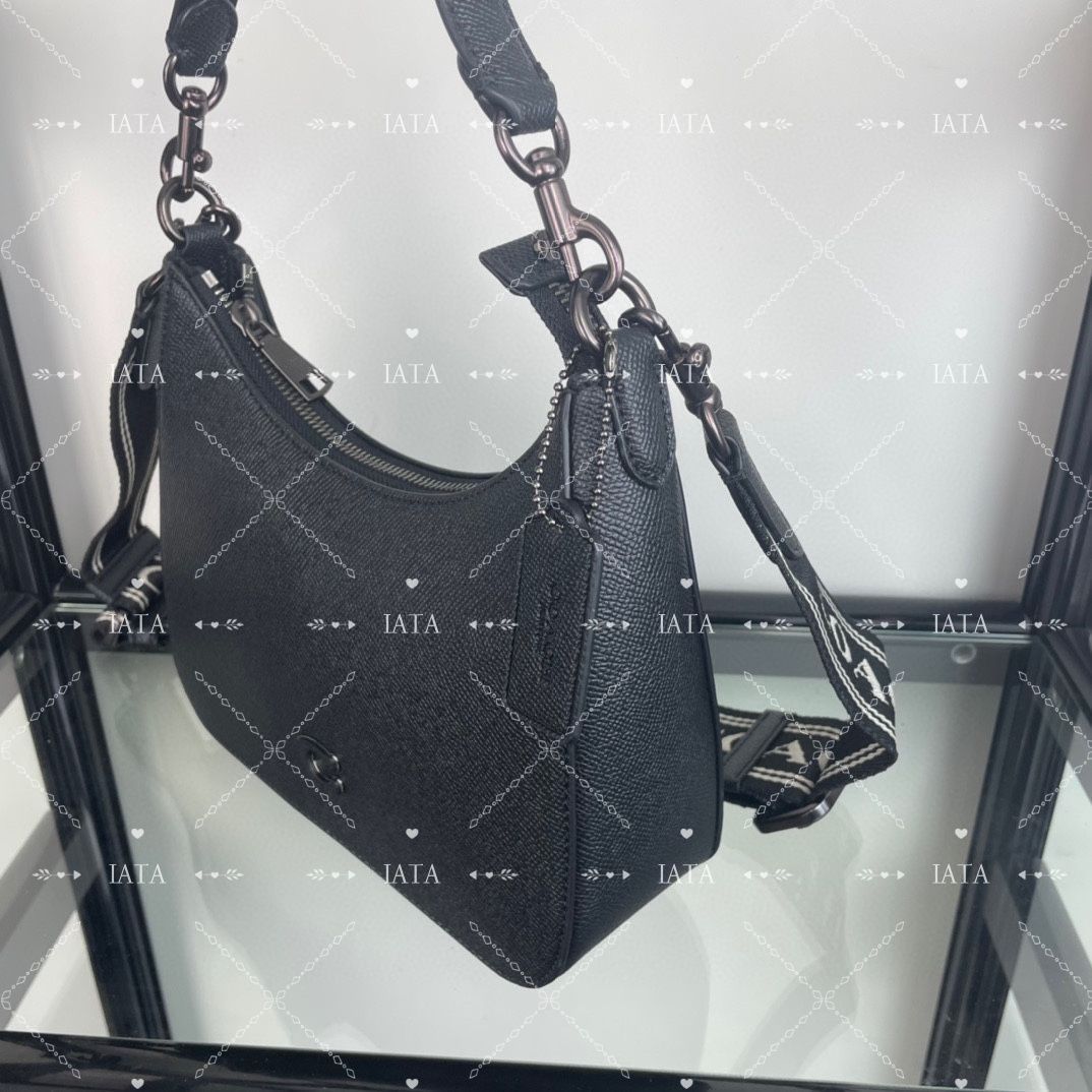 ◇定番人気◇COACH コーチバッグ CJ842 ホーボーニュー アームバッグ  