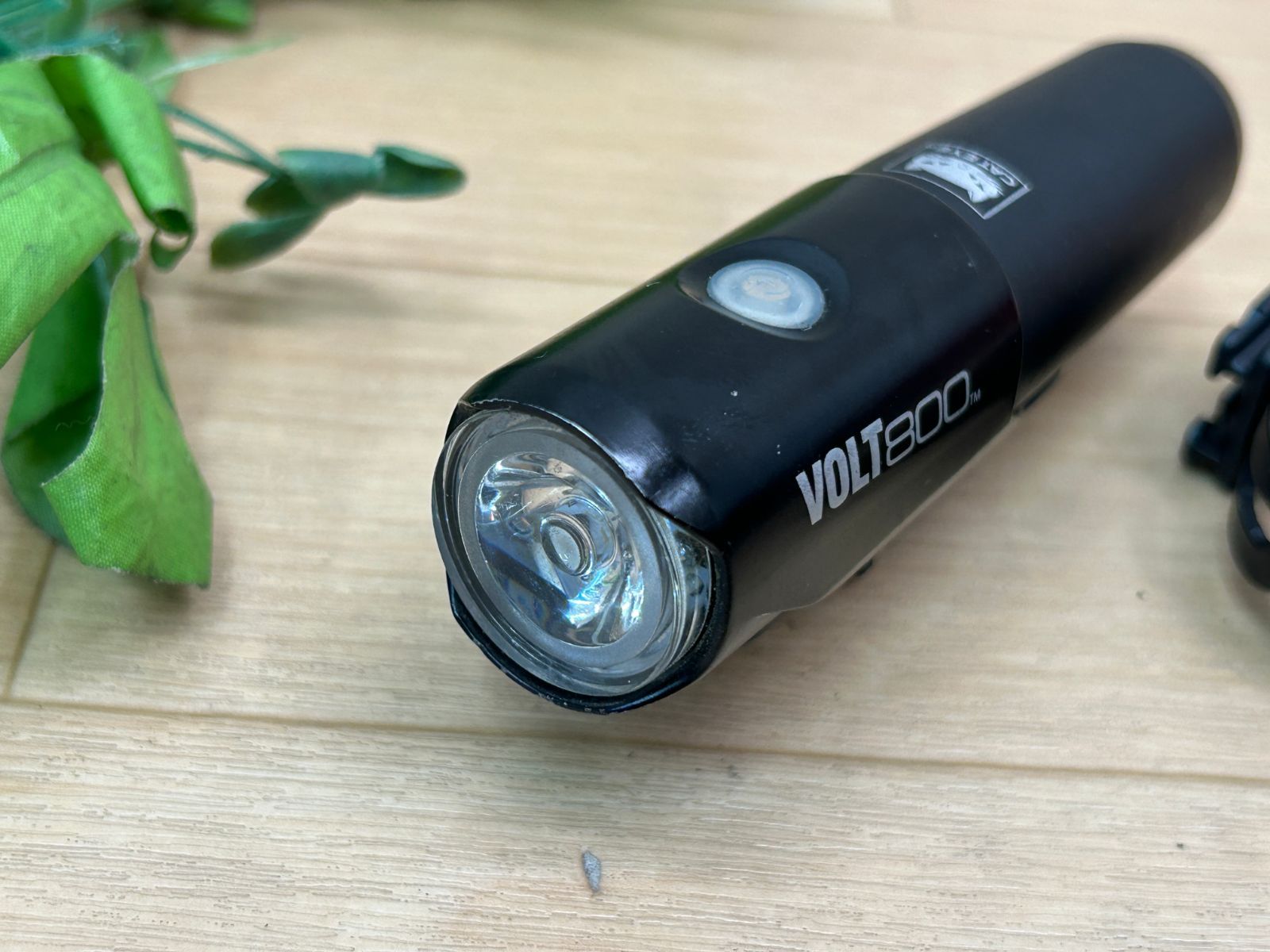 店舗のみ販売】 USB充電式LEDライト VOLT800 NEO ボルト 800 ネオ