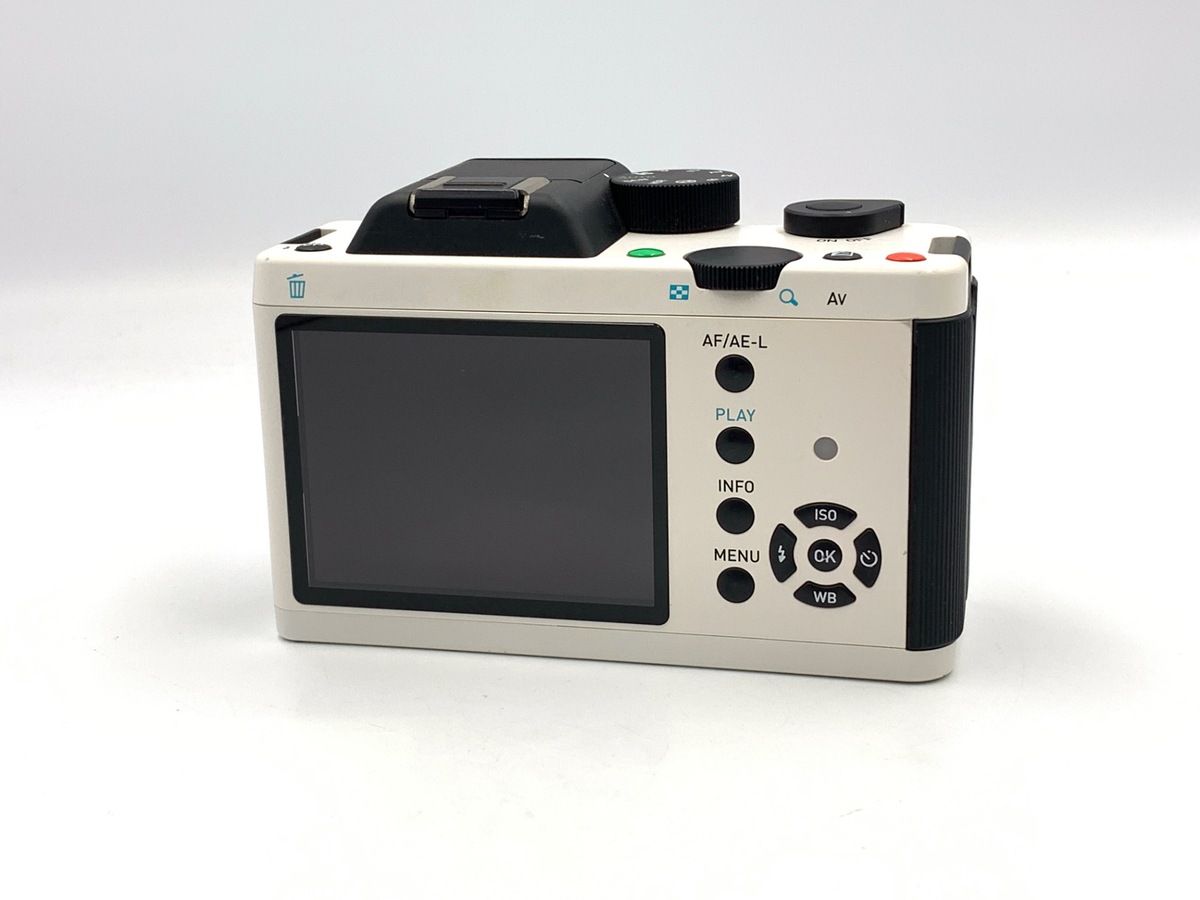 並品 ペンタックス K-01 ボディ ホワイト×ブラック