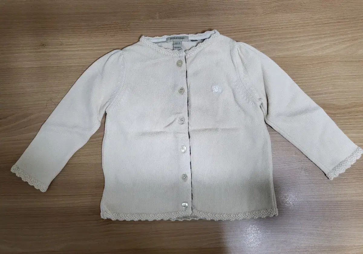 バーバリー ベイビー アイボリー カーディガン 18m