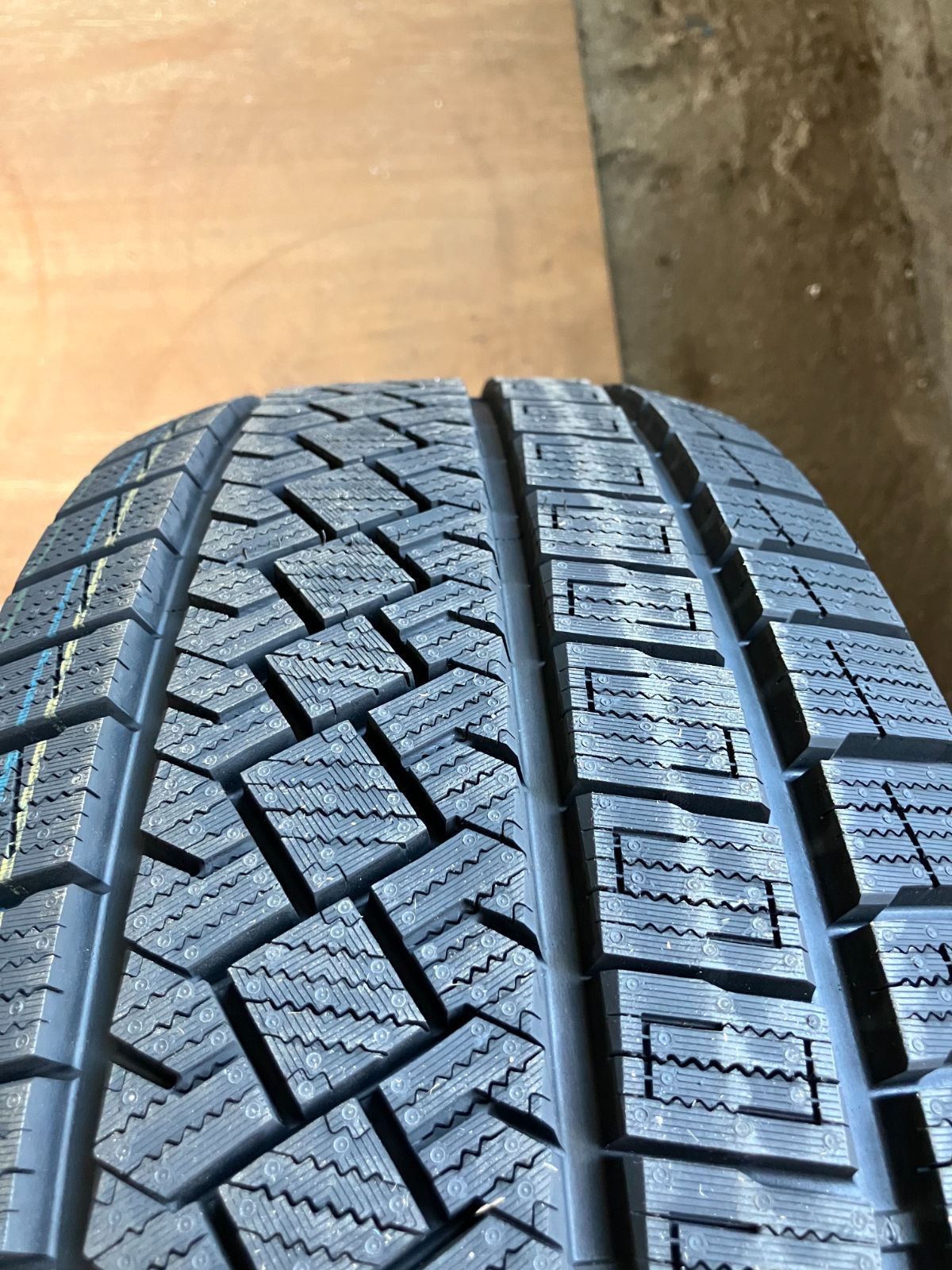 フェミニンスタイル ピレリ 225 65R17 スタッドレス 製 2本セット 驚くほど