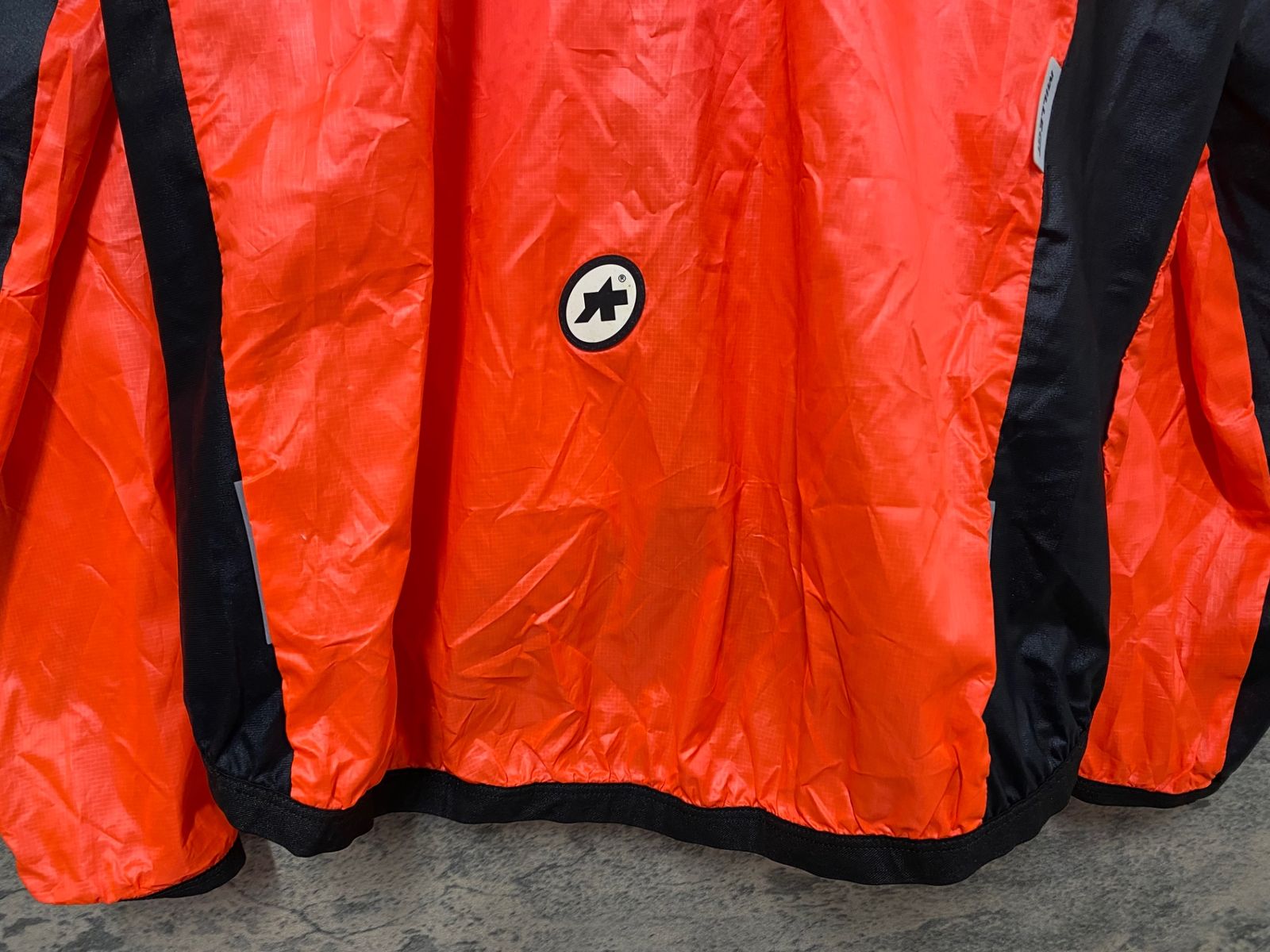 ASSOS ウィンドブレーカー M オレンジ色