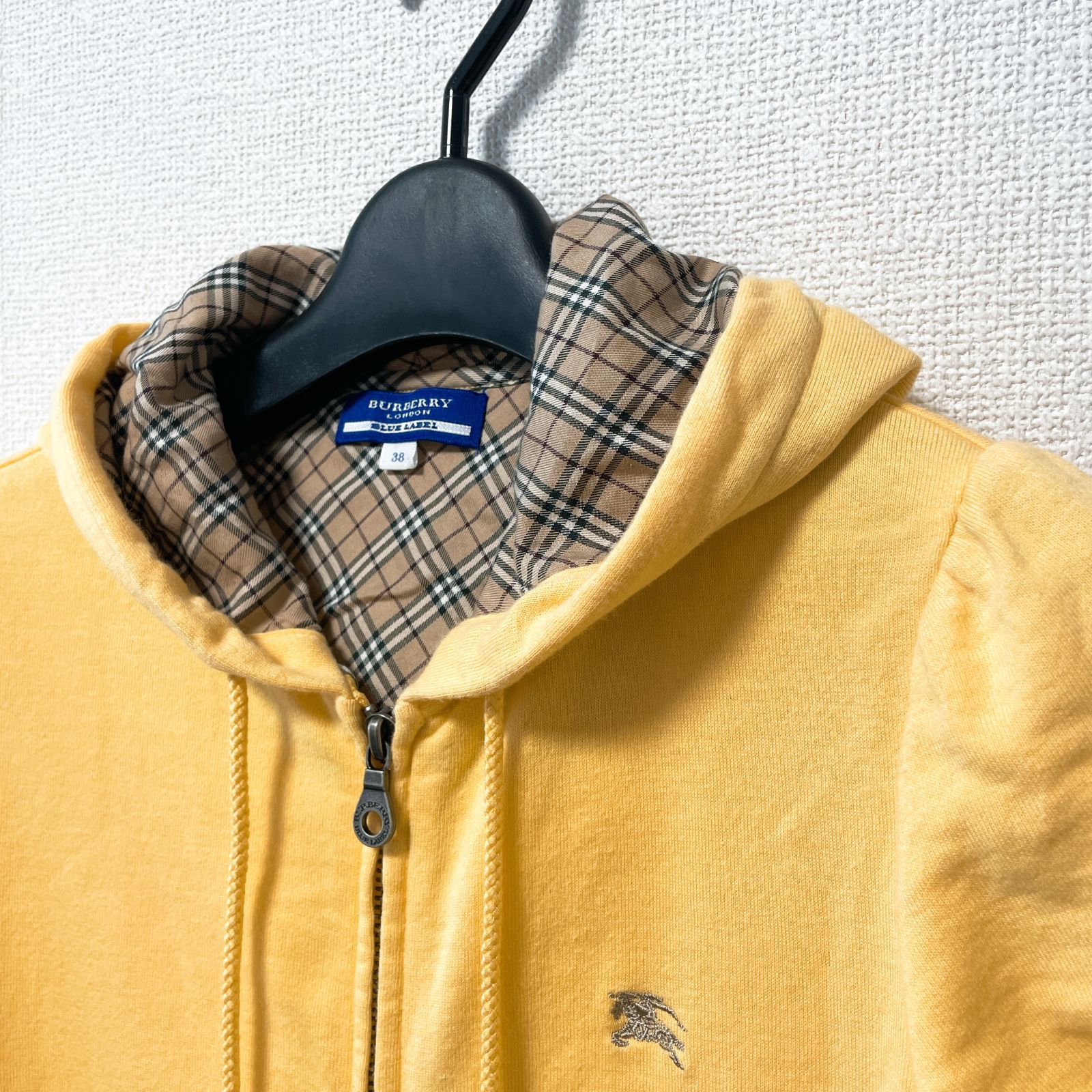 バーバリーブルーレーベル　ジップパーカー　ノバチェック　ホースロゴ　刺繍 バーバリーブルーレーベル ジップパーカー ノバチェック