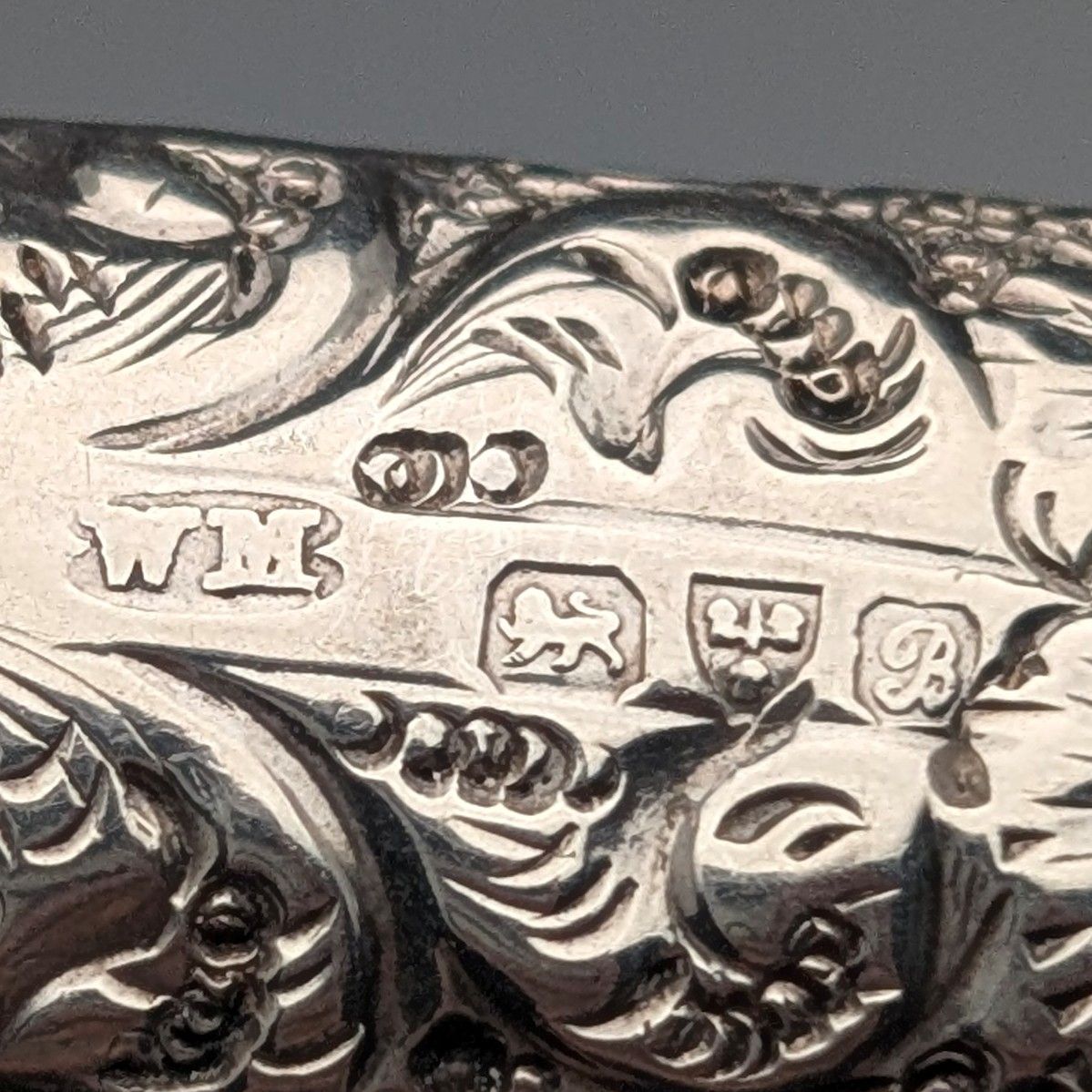 1902年 英国アンティーク フローラル装飾 純銀製ホイッスル William Manton チェーン付 1902年 英国アンティーク フローラル装飾 純銀製ホイッスル