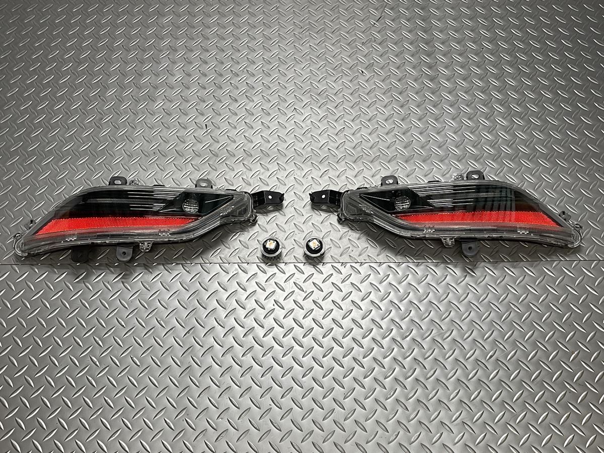 送料無料【新品】80系ハリアー 純正テールランプ ウインカー バック 