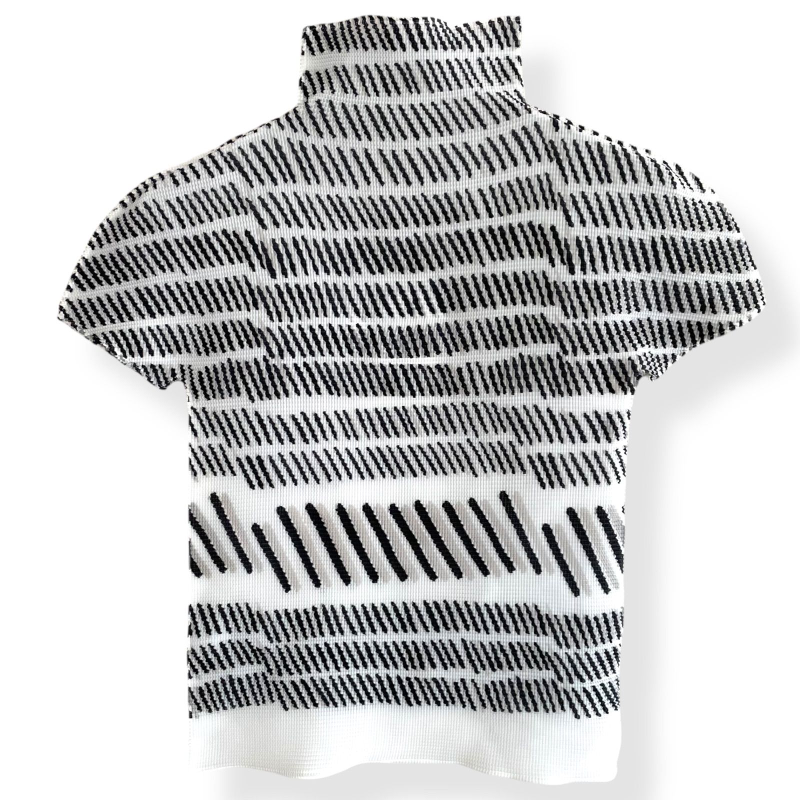 me ISSEY MIYAKE ミーイッセイミヤケ レディース トップス ニット 半袖 