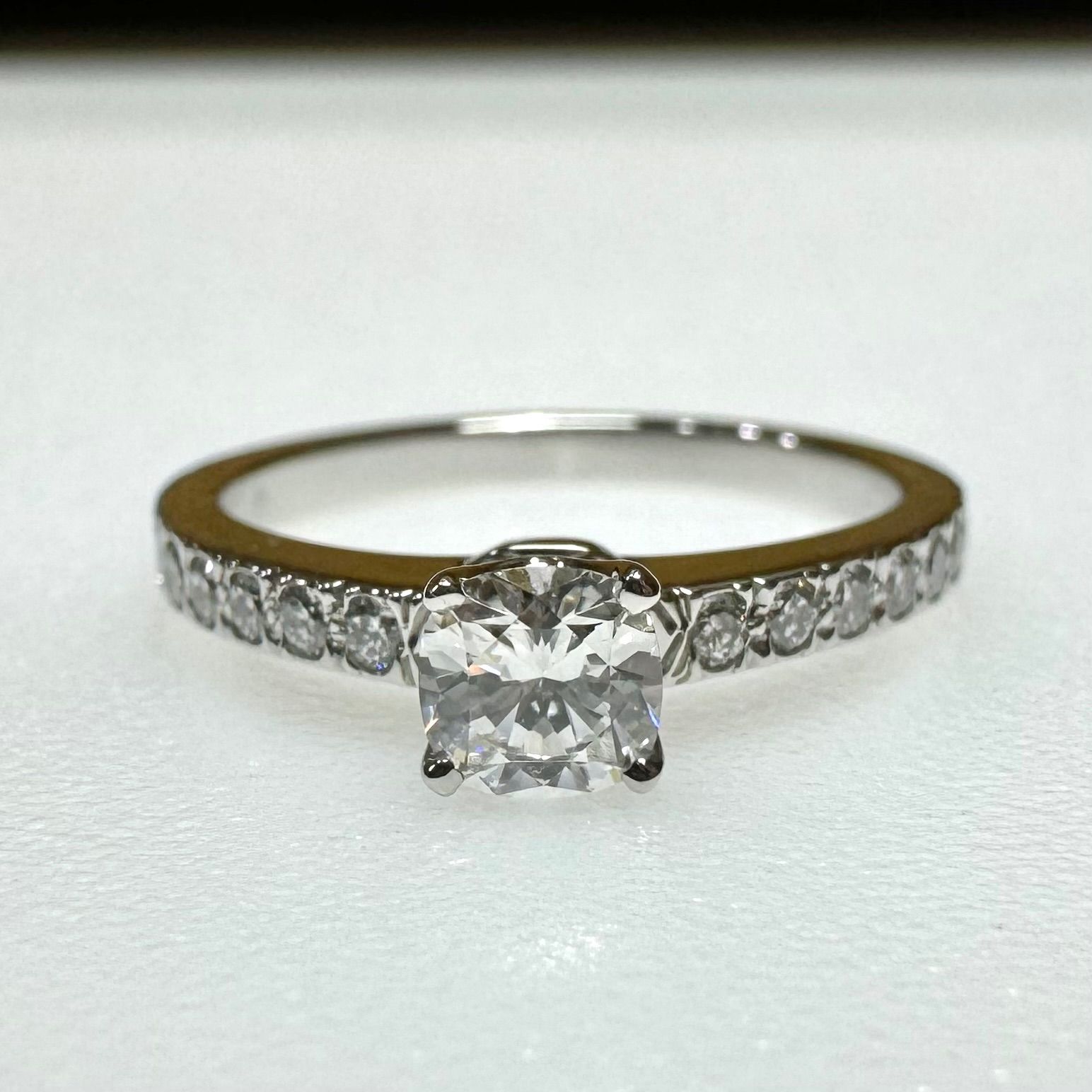 Tiffany &Co. pt950 ノヴォ スクウェア クッションカット リング