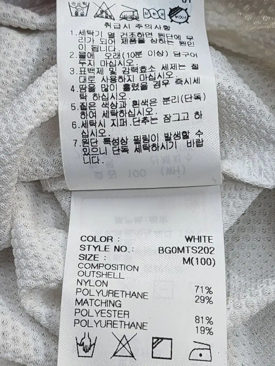 襟付きTシャツ