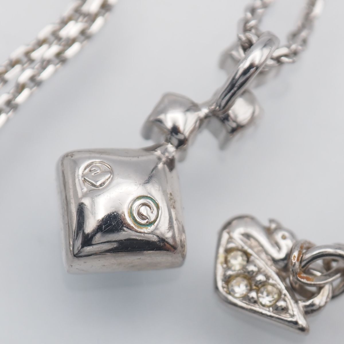 B098 スワロフスキー SWAROVSKI ペンダント ネックレス ブルー系