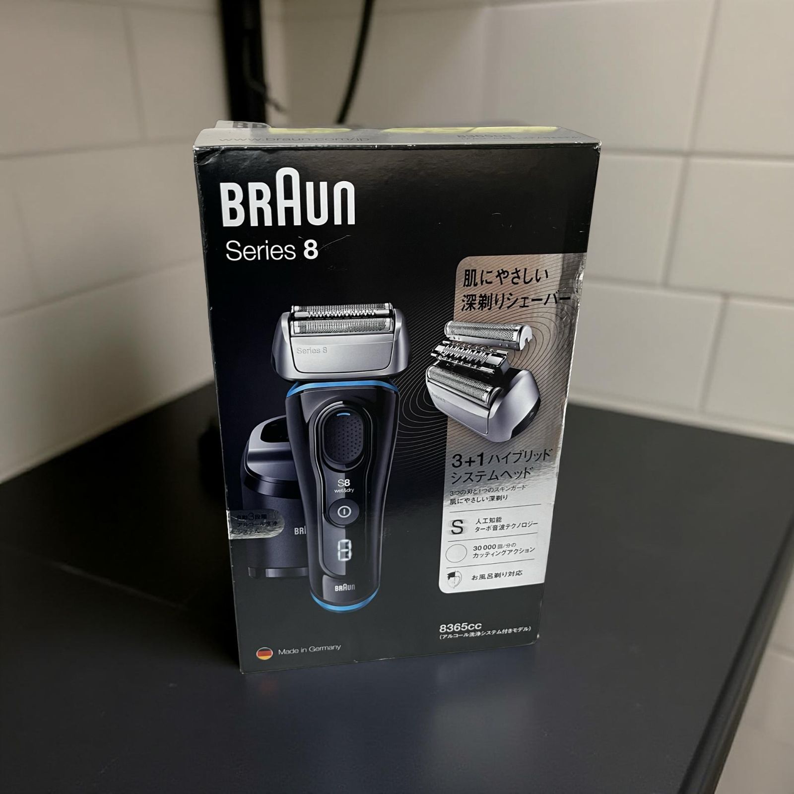 ブラウン Series8 8365cc 電気シェーバー S8 wet-dry 乾湿両用 深剃り 自動パワー調整 メンズ 髭剃り 本体 ケース 取扱説明書付き 充電 済み