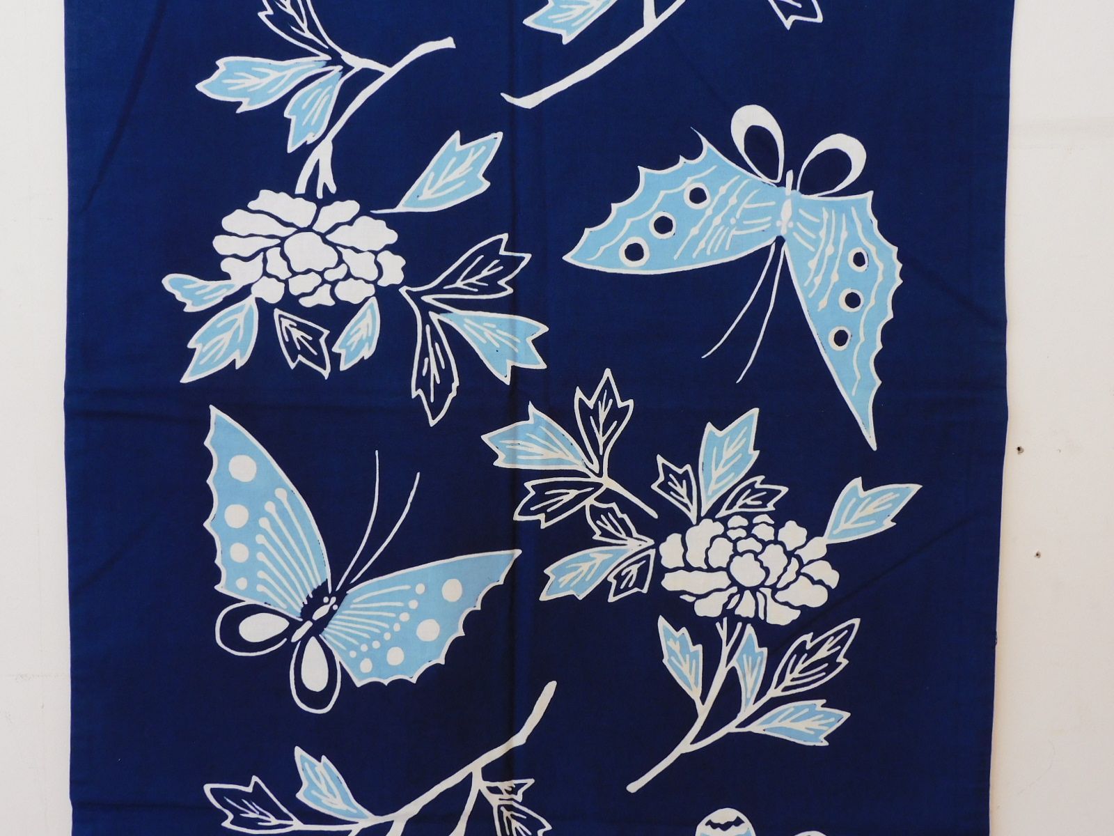 型染め のれん 牡丹に蝶 M-00518 / のれん 暖簾 木綿 藍染 民芸