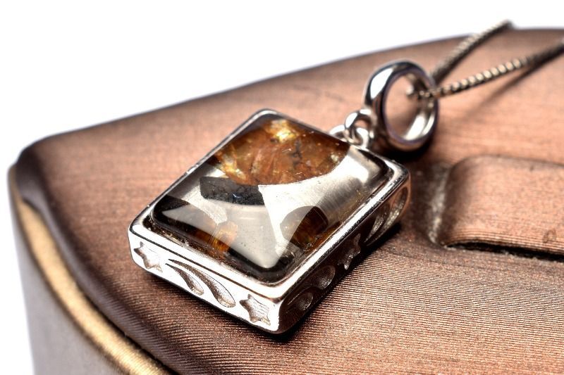 パラサイト隕石 アルタイ隕石 ペンダントトップ 隕石 重さ約23g 共箱