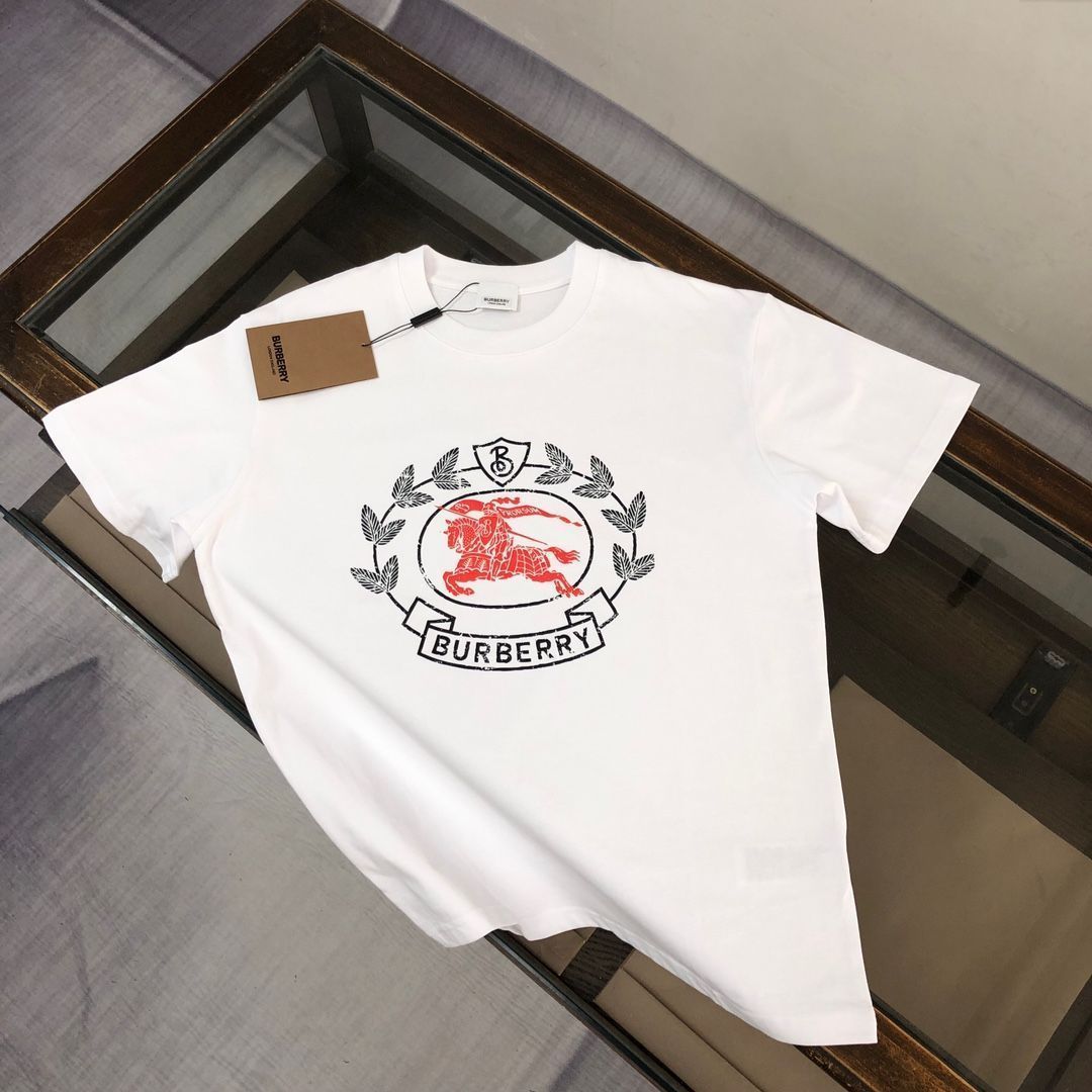 本日限定価格！BURBERRY Tシャツ 本日限定特価】Burberry 戦馬騎士プリント クルーネックTシャツ