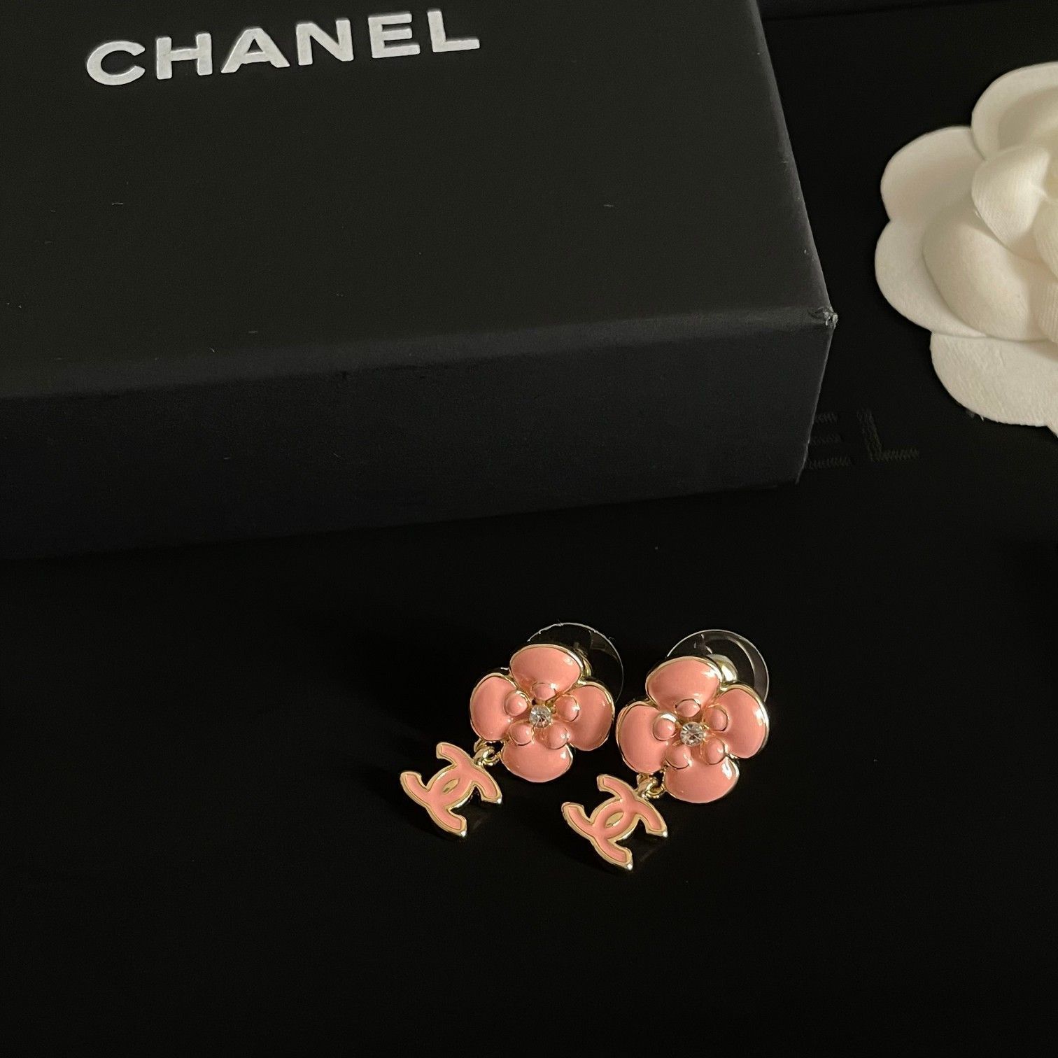 CHANEL ダブルCロゴ ゴールド　ピアス　正規品 シャネル CHANEL ピアス ココマーク ロゴピアス CHANEL PIERCE