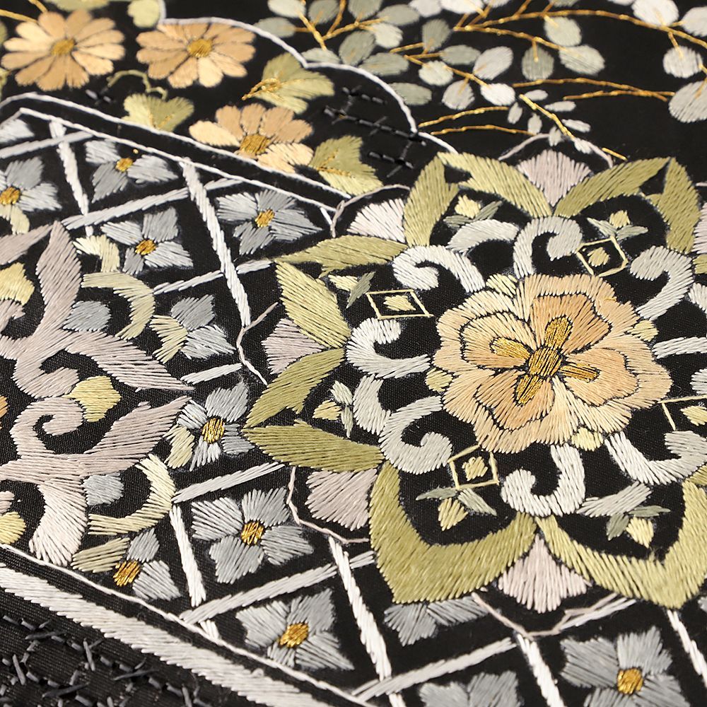 袋帯 中古 黒地 汕頭刺繍 蘇州刺繍 花 華文 雲 花唐草 七宝繋ぎ